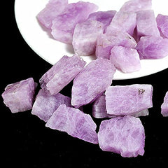 Acxico Kunzite rough stone collection featuring diverse shapes for decor