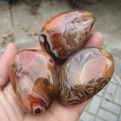 AierCrystal banded agate showing chakra-friendly energy and centering vibes