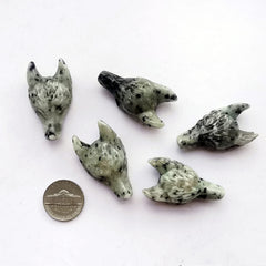 Bacatgem wolf head figurine with through-hole for necklace, bracelet, or jewelry.