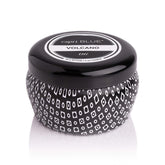Capri Blue Volcano mini vela encendida ambientando espacios con aroma tropical.