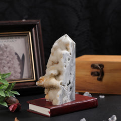 Cheungshing rock quartz point with gift box makes a ready, thoughtful present.