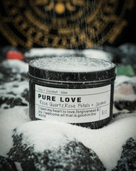 CULACEE candle with dried flowers adds natural decor and ambience.