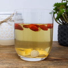 DABC OAK LAND ginseng slices being steeped to release aroma.