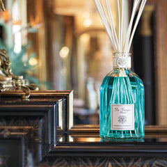 Dr. Vranjes Acqua Crystal packaging and product highlight Italian origin and quality.