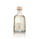 DrVranjes Aria bottle with reeds releasing a balanced home fragrance.