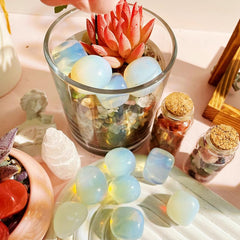 DUQGUHO Opal crystals hand-held stones for mindful focus and relaxation.