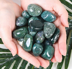 DUQGUHO polished tumblestones moss agate for meditation and jewelry making.