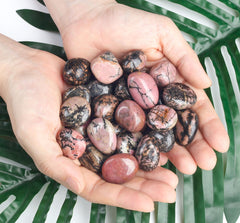 DUQGUHO Rhodonite stones catching sunlight for warm, reflective home decor.