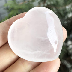 Favoramulet 1.5-inch heart crystal with natural patterns for meditation.