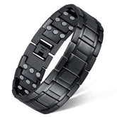 Feraco 3X magnetic bracelet close-up in black showing triple-row magnets for daily comfort