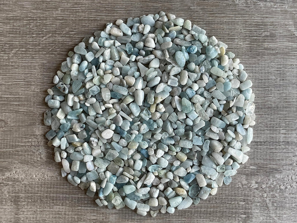 GAF Treasures aquamarine chips 4–12 mm for crafts and decor.