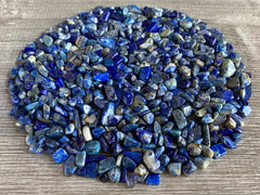 GAF Treasures natural lapis lazuli chips show rich blue tones for displays.