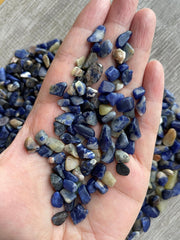 Gaf Treasures sodalite chips 6–12 mm size detail for crafts.