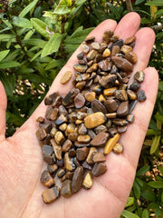 GAF TREASURES crushed undrilled tiger eye close-up suitable for DIY projects