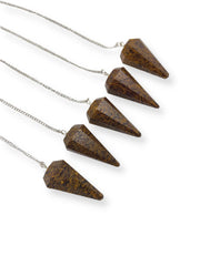 GEMSCITE Mariyam pendulum set with 40mm pendulums and a protective pouch for meditation.