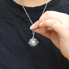 HEDQFM diffuser necklace with heart pendant for easy aroma diffusion all day.