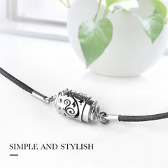 Home-Cloud diffuser necklace in 316L stainless steel is anti-allergy and durable.