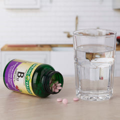 LUAL B12 vegan-friendly label suitable for plant-based diets.