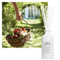 Maison Margiela Replica From The Garden tomato leaf essence closeup for crisp aroma