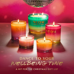 Close-up of the NEOM Sparkling Joy wax pool for even burning and fragrance release.