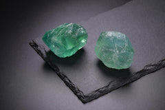PESOENTH green fluorite rough stones showing natural color variation