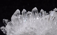 Pounique clear quartz cluster for meditation, energy balance, and home decor.