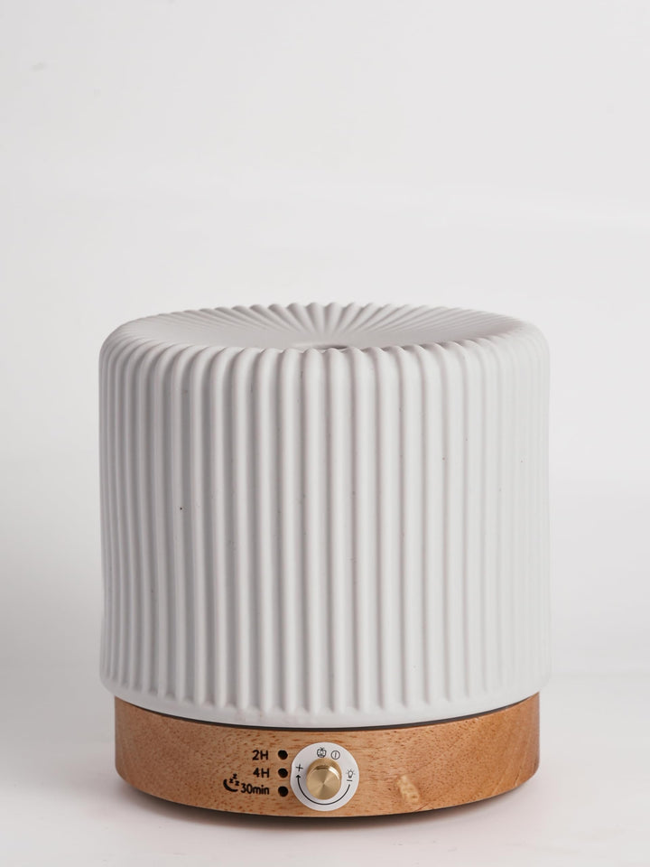 QCYBDGLOV ceramic diffuser on an office desk for subtle aroma.