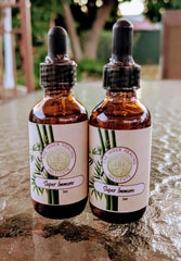 THE INNER HEALING INSTITUTE Super Immune dropper application enables precise dosing.