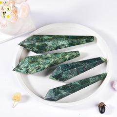 VIZYTOU Emerald Wand Stand displays the crystal elegantly