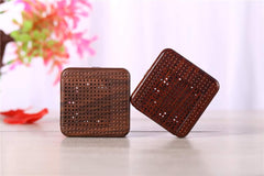 Weljoy wood grain diffuser closeup in dark brown with diffusing pad