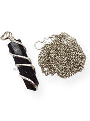 Wholesale Gem Shop wire-wrapped pendant with artisan craftsmanship on display.