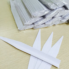 YaYiYo sword-shaped test strip measures 16x2 cm for precise fragrance testing.