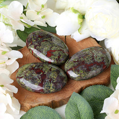 Zhiyuxi healing stone decor creates a peaceful desk or shelf ambiance.