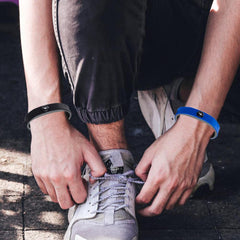 ZHOUJIELUN anti-static wristband in blue complements everyday outfits.