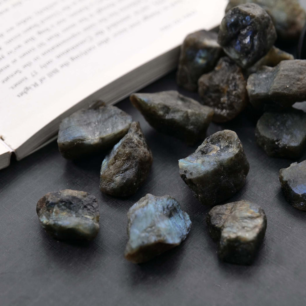 ABHISUBYA Labradorite aura shield stones create a calming home atmosphere.