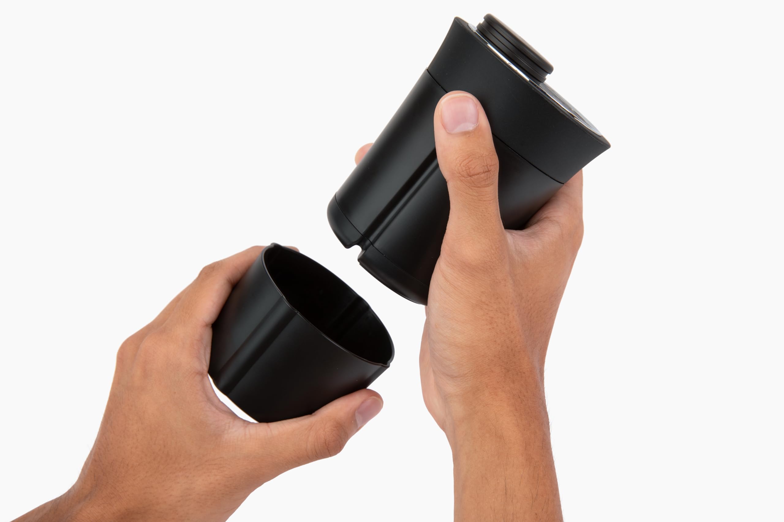 Aera Go helps reduce car odors during busy commutes