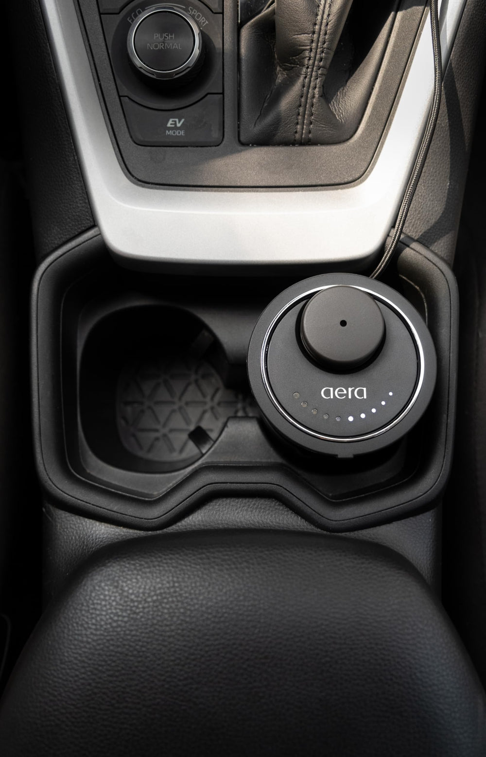 Aera Go diffuser showing ten-level fragrance control in car