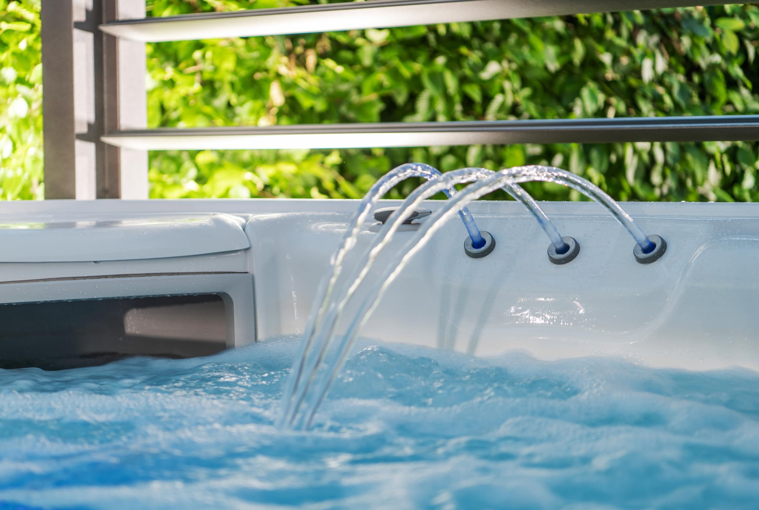 Affinity Spa Weekly Ultra closeup-cap conveys secure dosing and product quality.