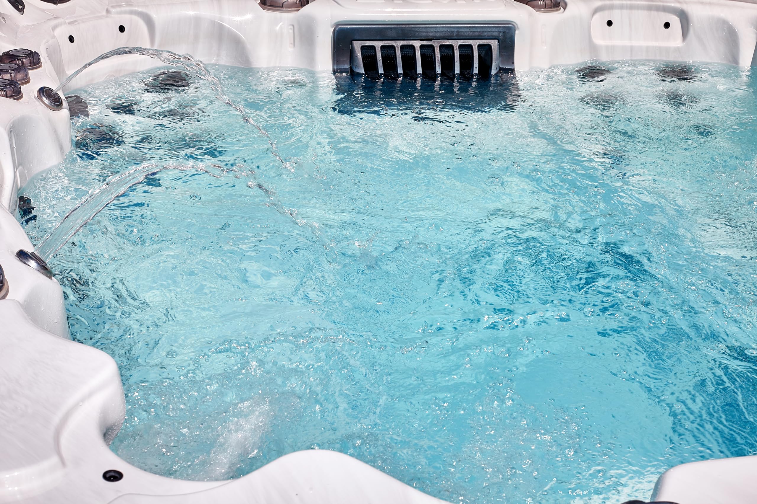 Affinity Spa Weekly Ultra odor-elimination action highlights fresh spa environment.