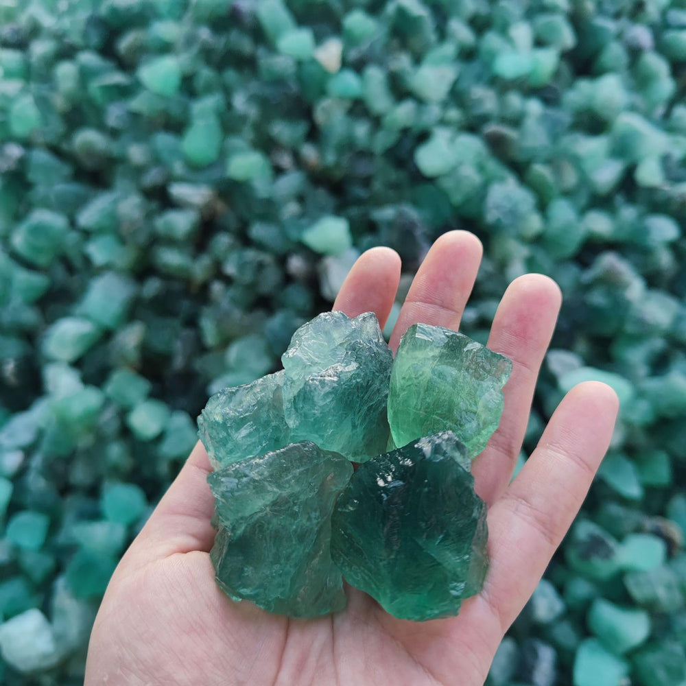 AierCrystal Green Fluorite stone collection offers a versatile accent piece.