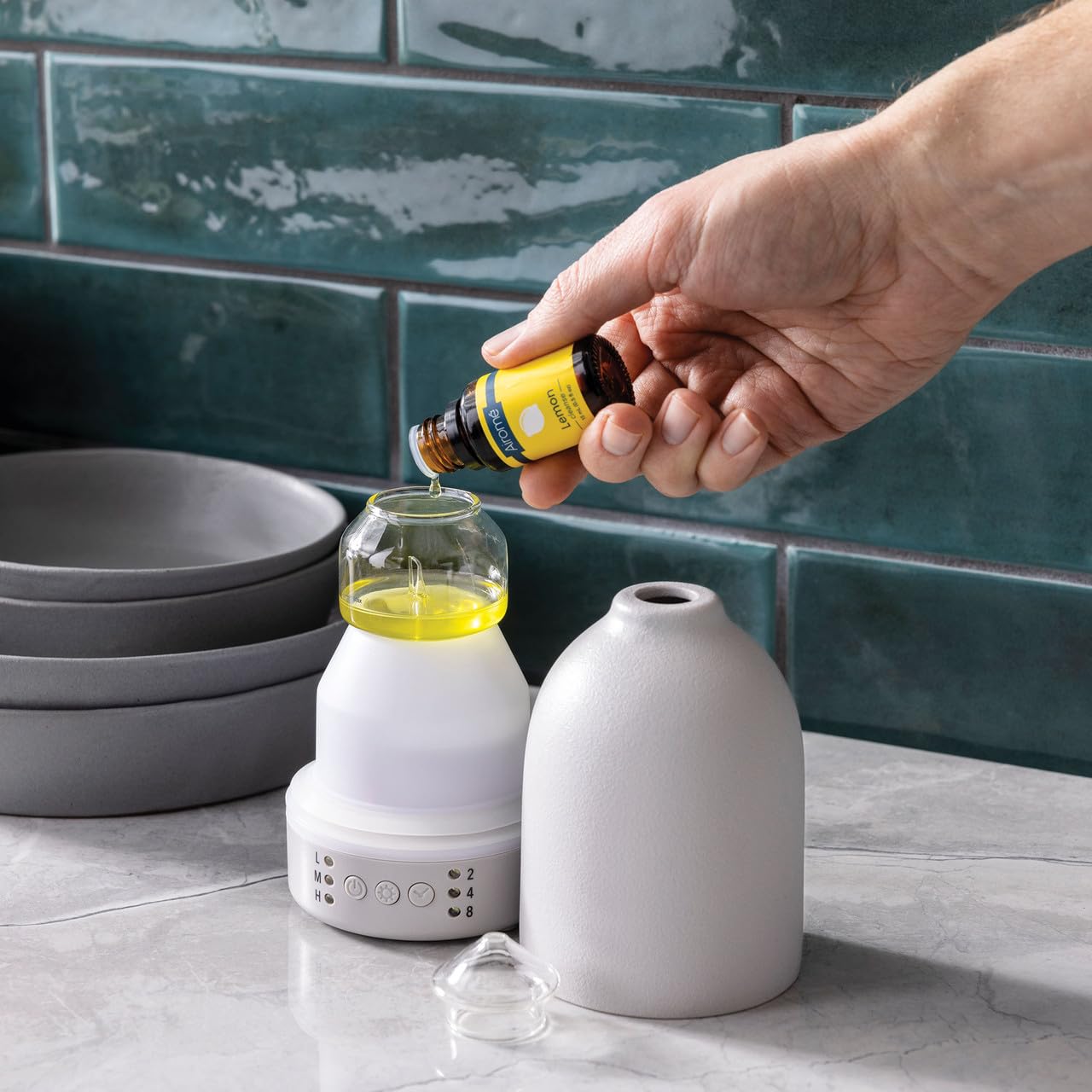 Airome Nebulizer Diffuser requires no water or heat, preserving essential oils.