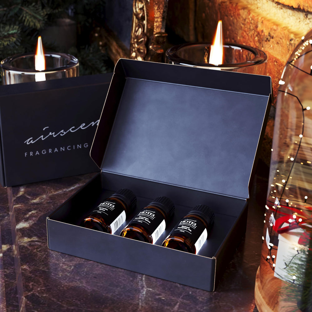 Air-Scent Christmas Wreath 10 mL bottle, festive room ambience.