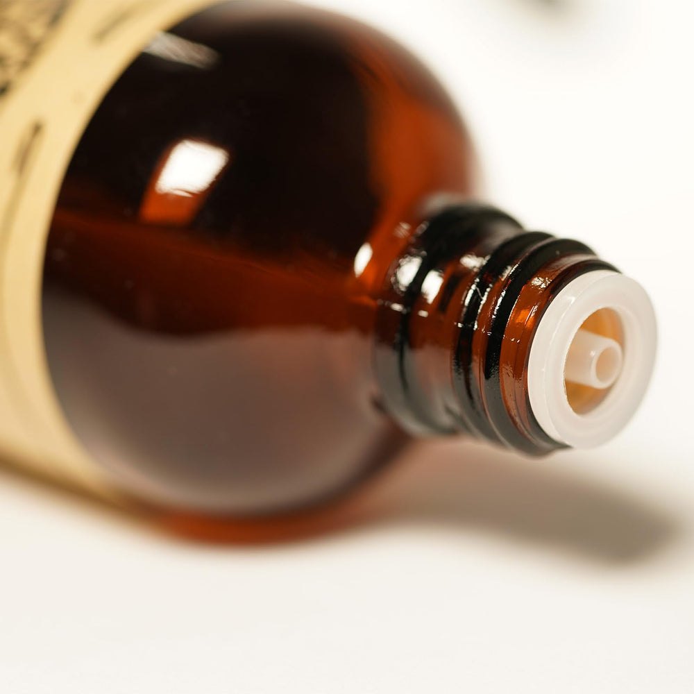 AKARZ dark amber glass packaging protecting tropical aroma
