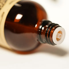 AKARZ dark amber glass packaging protecting tropical aroma