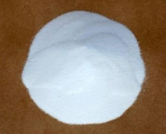 Close-up of zinc sulfate monohydrate powder, highlighting purity for animal feed and leather preservation.
