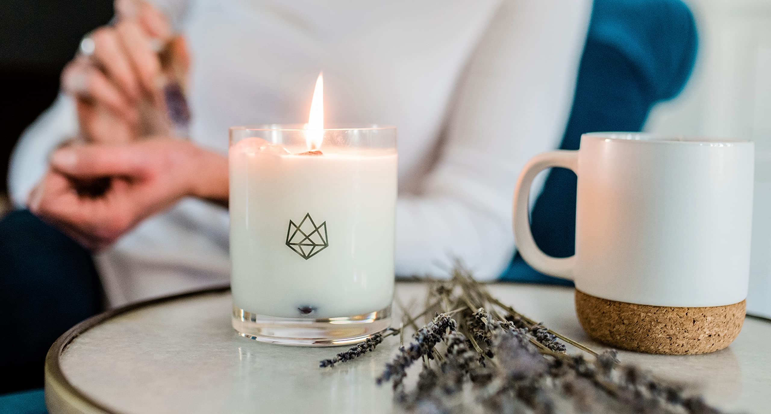 Aluminate Life frankincense aroma adds warm, inviting atmosphere.