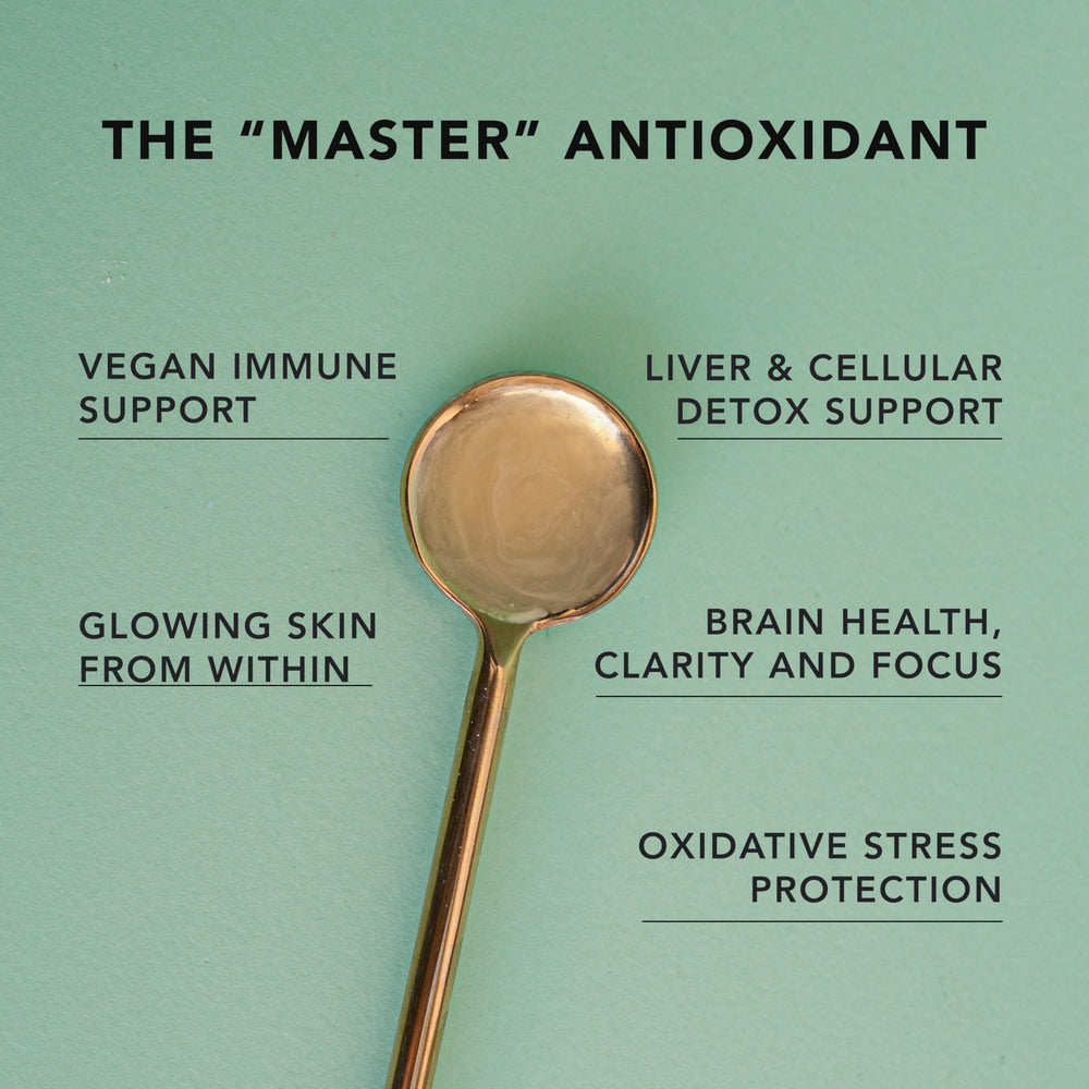 AMANDEAN Liposomal Glutathione liquid pour shows easy daily dosing for immune benefit