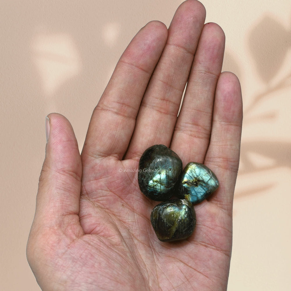 Amazing Gemstone Stress relief Labradorite shimmer supporting meditation or spa rituals