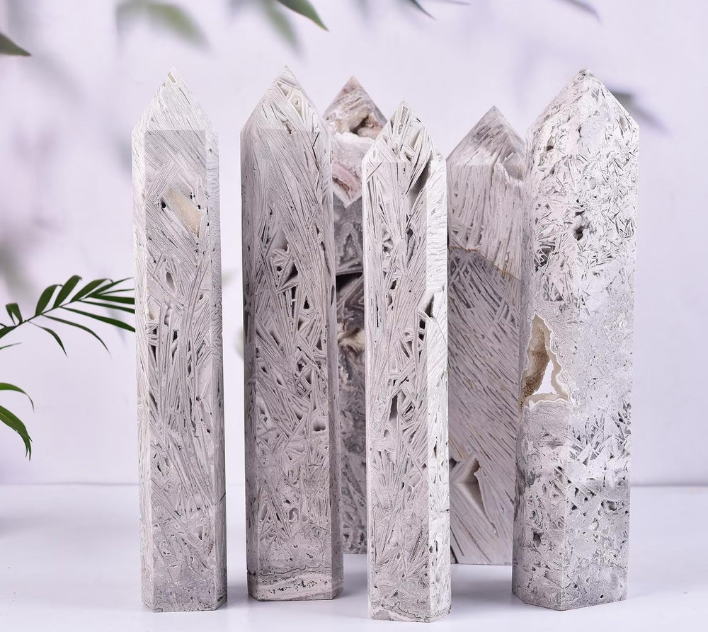 AMOYSTONE wand makes a thoughtful gift for crystal lovers.