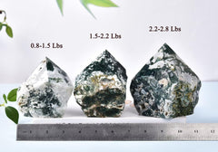 AMOYSTONE moss agate wand in hand – portable focus for daily serenity.